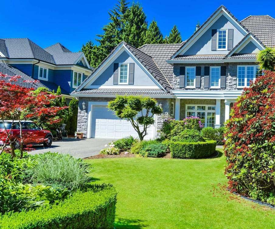 Front of house with a driveway and lawn