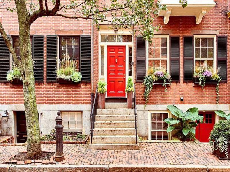 Should You Buy a House This Year? How To Tell If It’s The Right Time