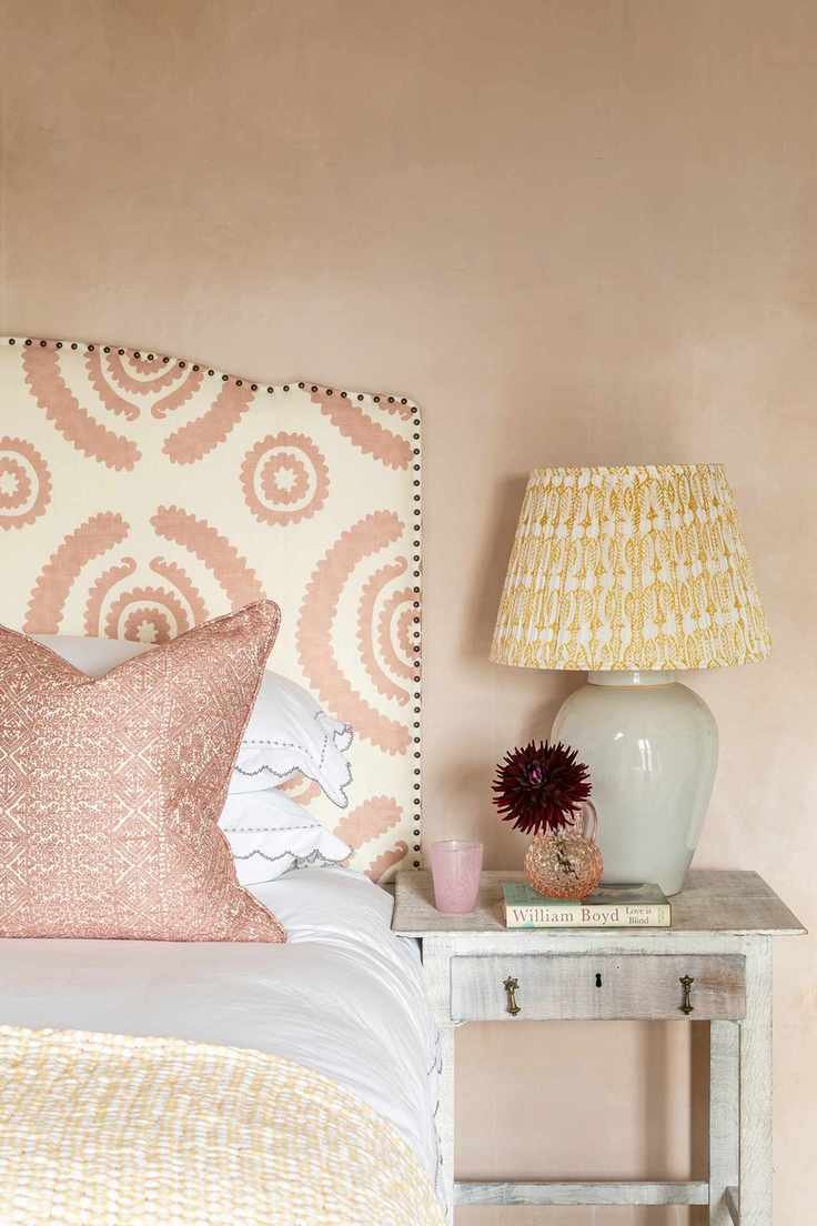 Setting plaster pink walls and decorative headboard