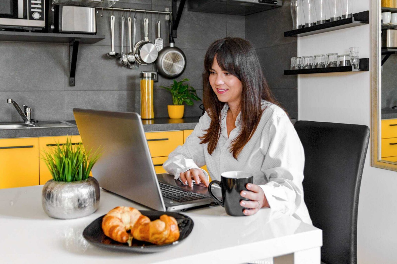 Would You Know How to Invest $25,000? Half of Women Wouldn’t